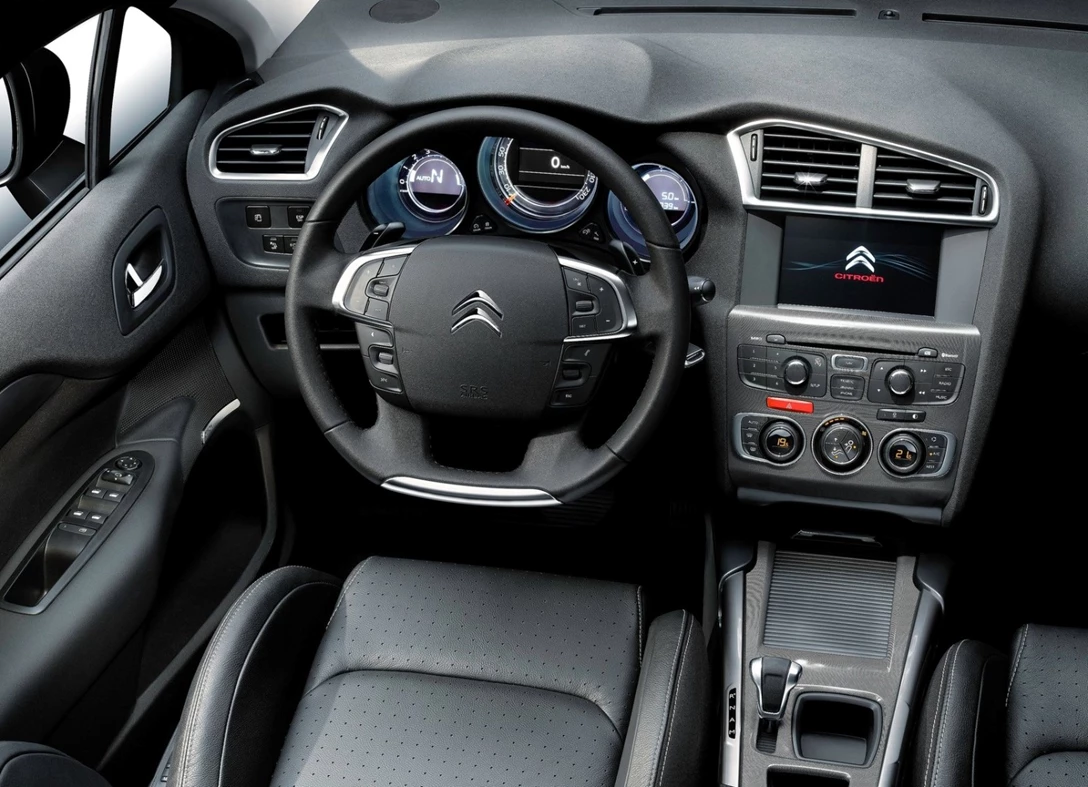 1668180-Citroen-C4-2014-05.jpg