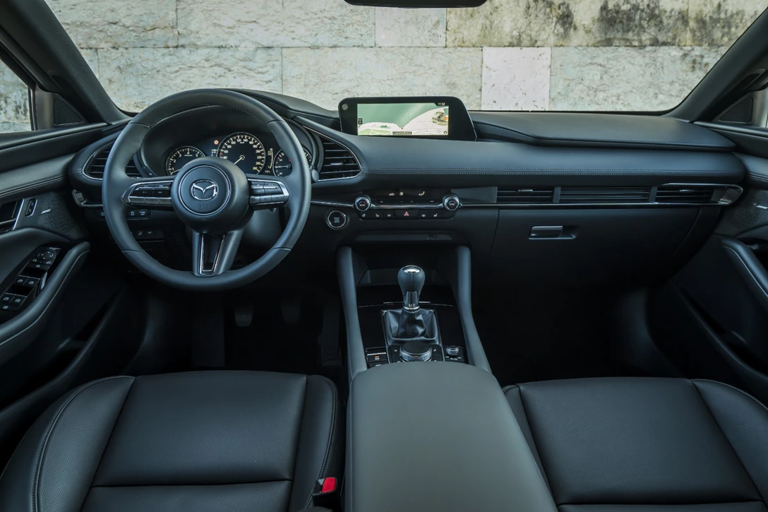 1612281-Mazda3_HB_SoulRedCrystal_Interior-2_hires.jpg