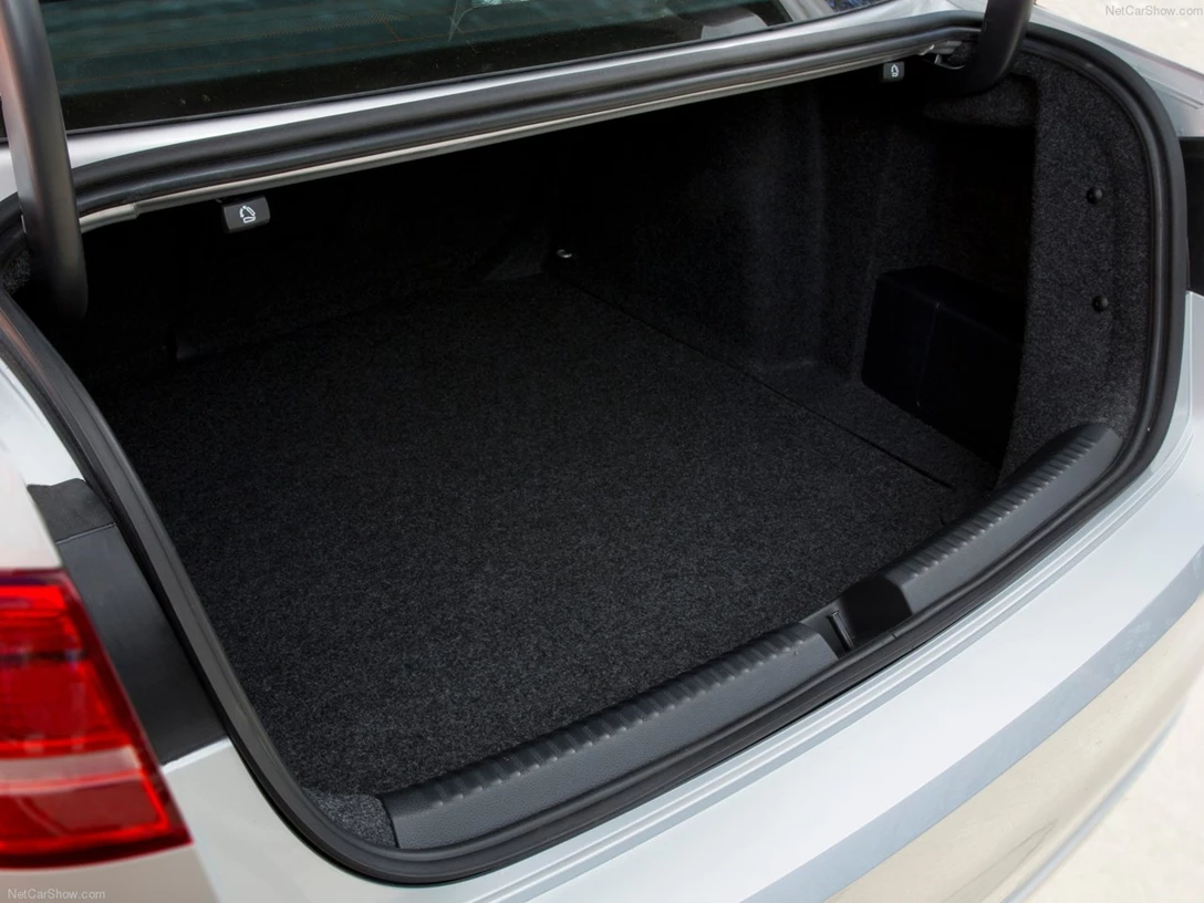 1583636-Volkswagen-Jetta 4.jpg