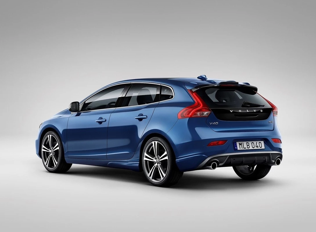 1663796-Volvo-V40-2018-03.jpg