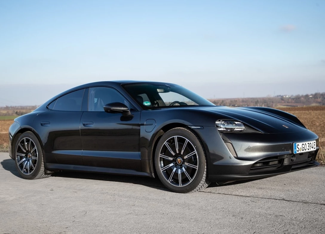 1681045-Porsche-Taycan-2023-01.jpg