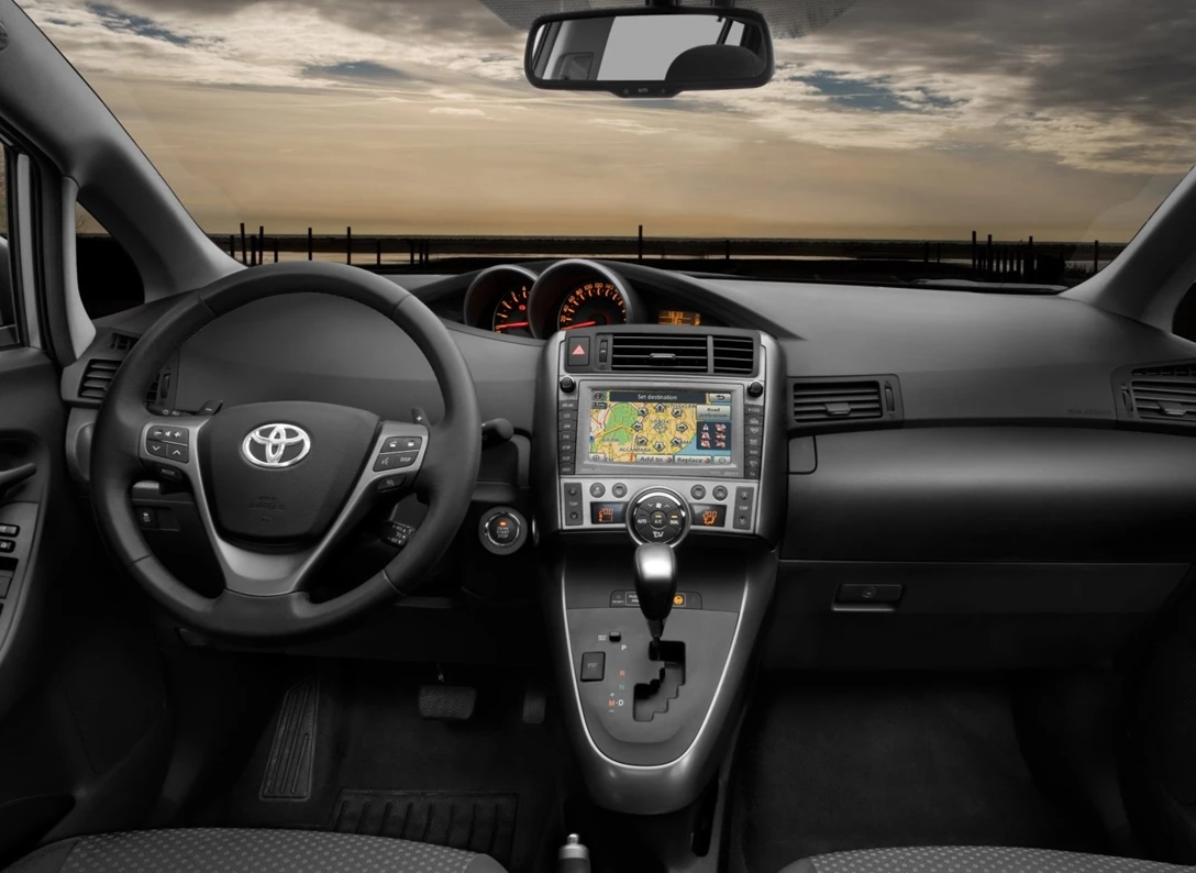 1659518-Toyota-Verso-2015-05.jpg