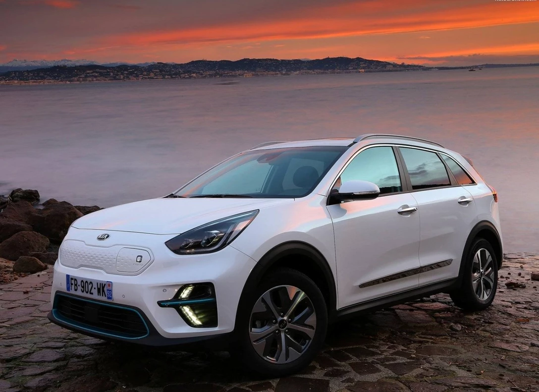 1694683-Kia-e-Niro-2022-12.jpg