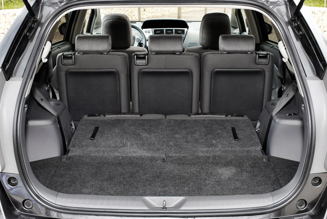 טויוטה פריוס פלוס 2015