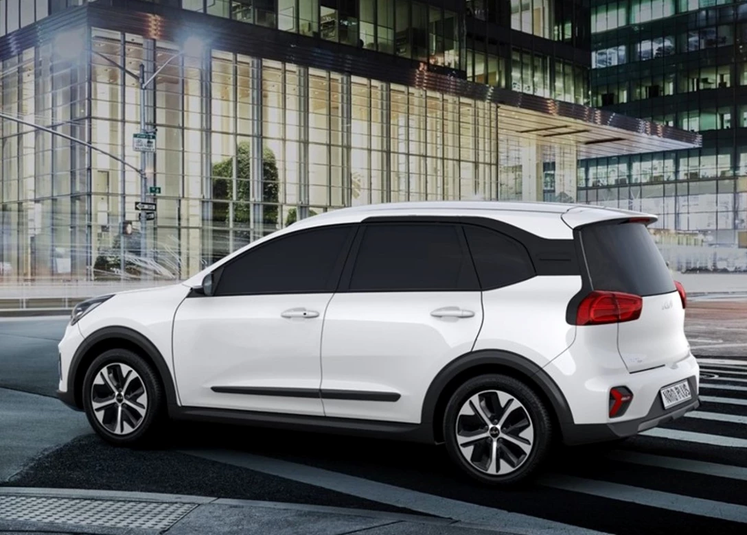 1667183-Kia-Niro-Plus-2022-02.jpg
