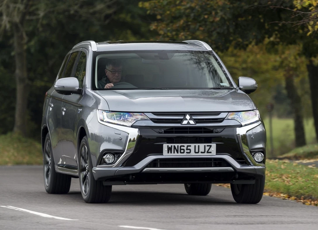 1653421-Mitsubishi-Outlander_PHEV-2018-03.jpg