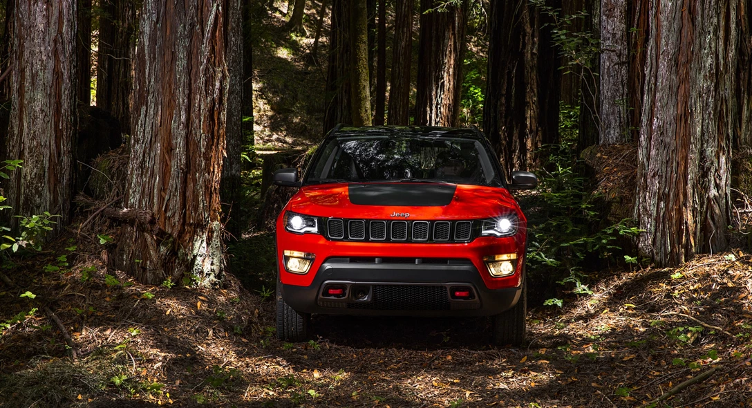 1657544-2017_jeep_compass_60_1920x1080.jpg