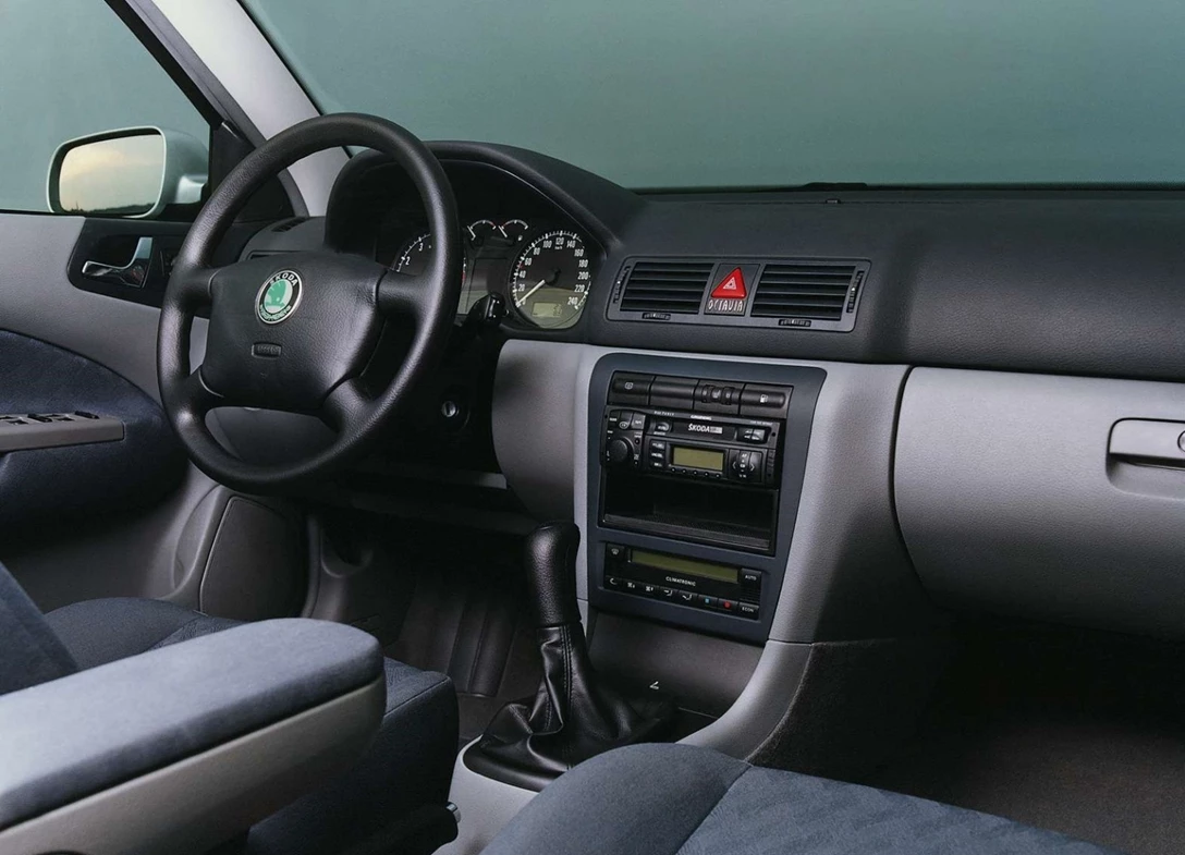 1599477-Skoda-Octavia-2001-1600-08.jpg