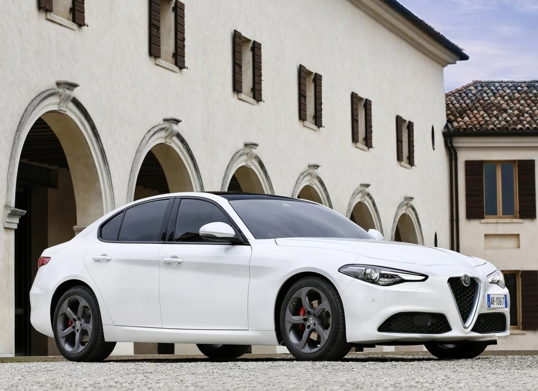 1658355-Alfa_Romeo-Giulia-2018-03.jpg
