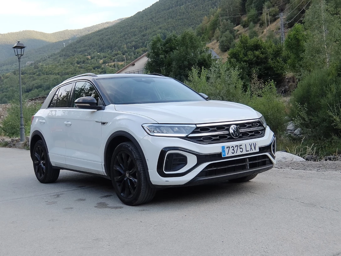 1691098-VW T-ROC 3.JPG