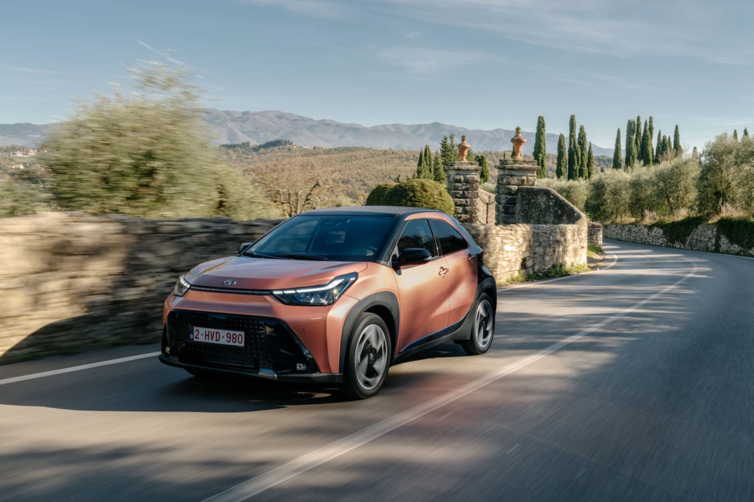 2026_Aygo X_High Grade_Cinnamon_Dynamic_008.jpg