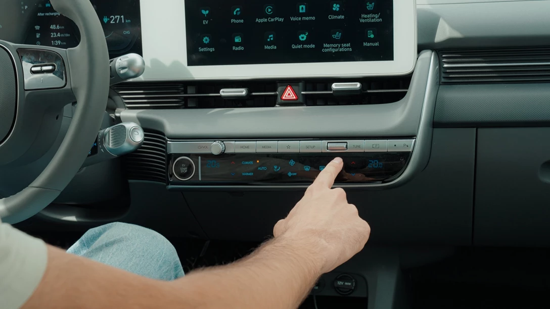 1681727-Hyundai IONIQ 5 vs Skoda Enyaq vs KIA EV6 vs TOYOTA BZ4X - 2023.00_49_26_19.Still149 copy.jpg