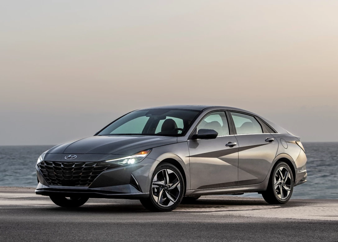 1673932-Hyundai-Elantra-Hybrid-2023-04.jpg