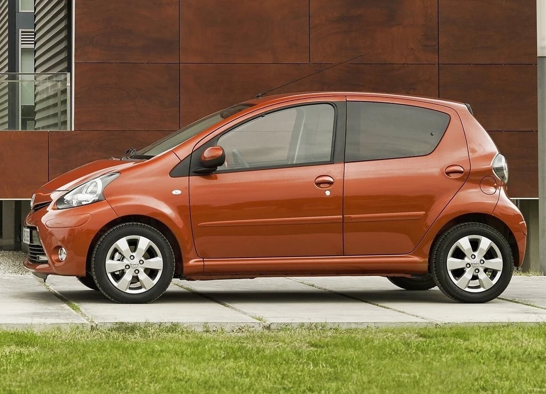 1648310-Toyota-Aygo-2013-05.jpg