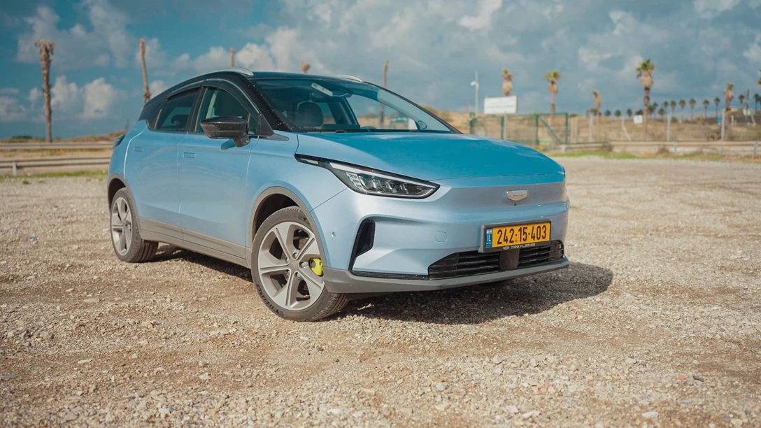 1673492-BYD ATTO 3 vs Geely Geometry C.00_50_43_18.Still051 copy.jpg