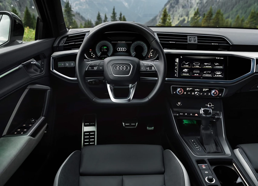 אודי Q3 תא נוסעים