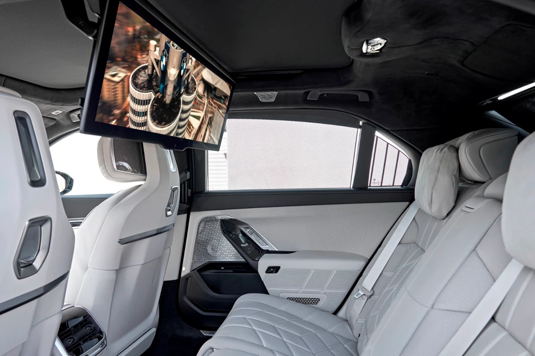 1670797-BMW_i7_xDrive_Frozen Deep Grey_Interior_011.JPG