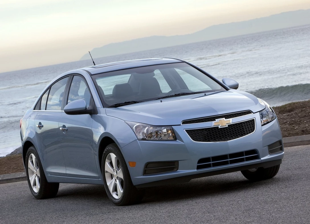 1689266-Chevrolet-Cruze-2013-01.jpg