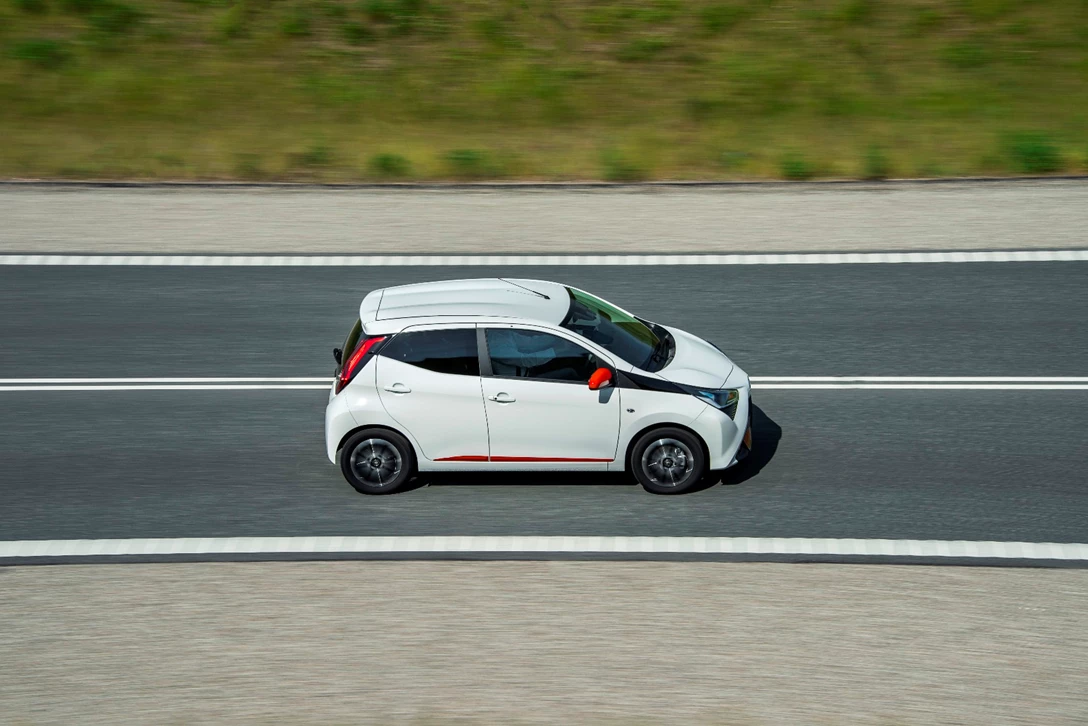 1597181-AYGO_White_007.JPG