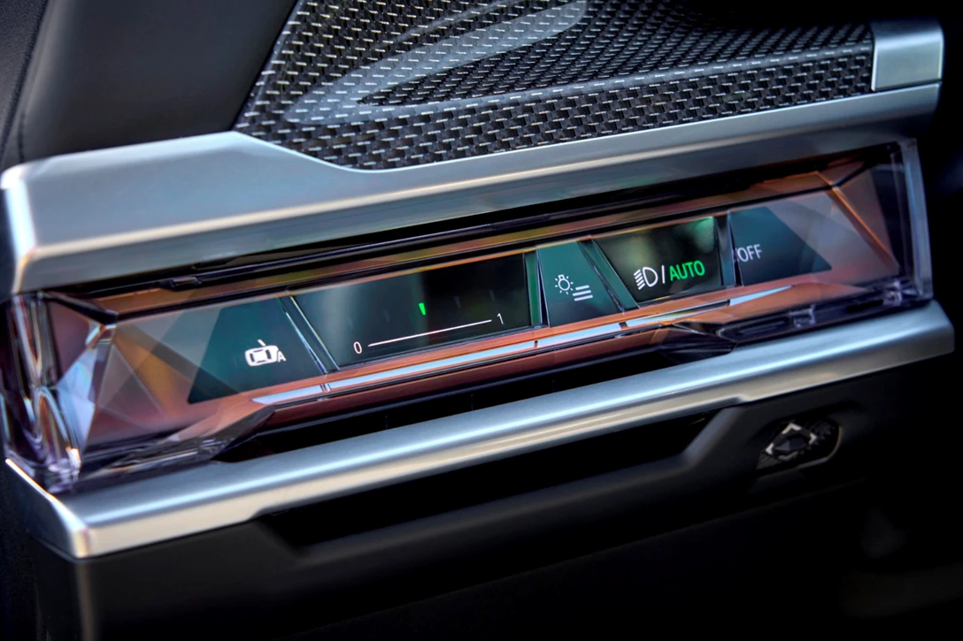 1670795-BMW_i7_xDrive_Frozen Deep Grey_Interior_008.JPG