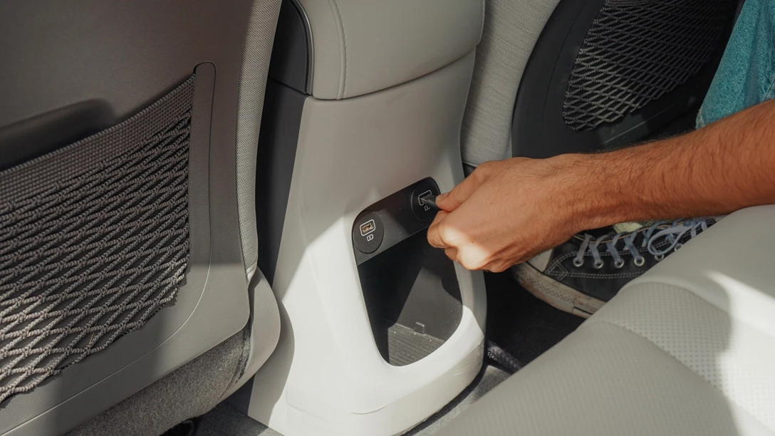 1681731-Hyundai IONIQ 5 vs Skoda Enyaq vs KIA EV6 vs TOYOTA BZ4X - 2023.00_51_19_03.Still155 copy.jpg