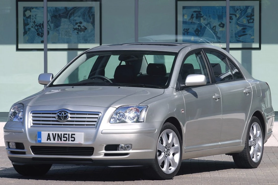 Toyota-Avensis-2004-2006-04.jpg