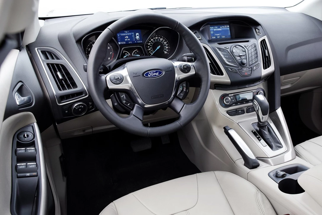 1590951-Ford-Focus-2011-1600-2b.jpg
