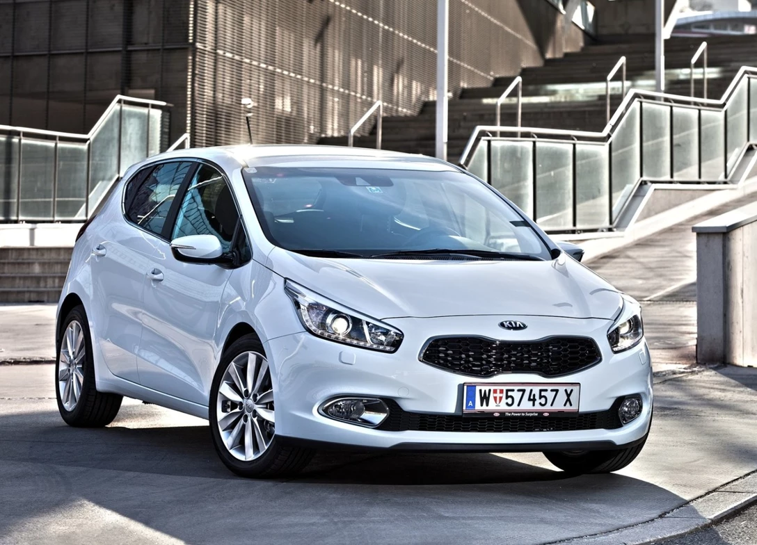 1687997-Kia-Ceed-2014-01.jpg
