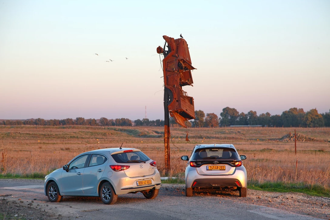 1706040-yarismazda (27).JPG