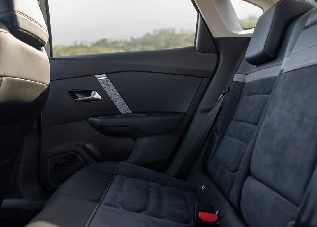 1702885-Citroen-C4_X-2024 (8).jpg