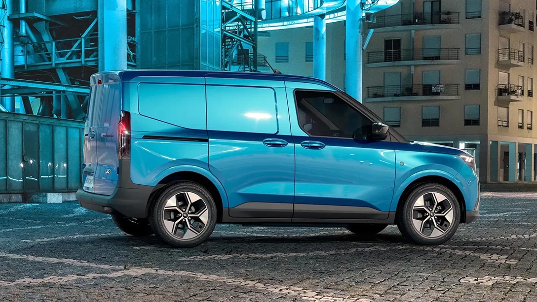 1680886-2023_ford_e-transit_courier_exterior_02.jpg