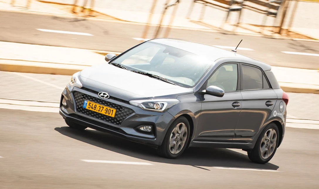 1618405-13-hyundai i20 (9).jpg