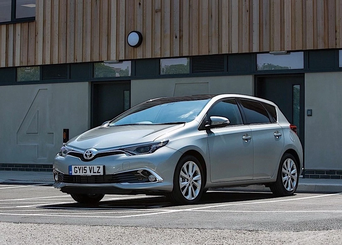1647754-Toyota-Auris-2017-01.jpg