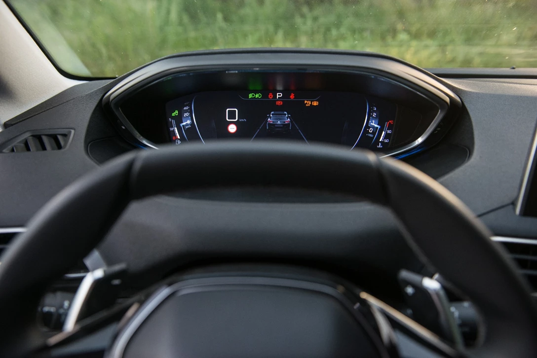 1594299-השוואתי פנאי - יונדאי טוסון מול מאזדה CX-5 מול פיגו 3008 מול קיה ספורטאז (28).jpg