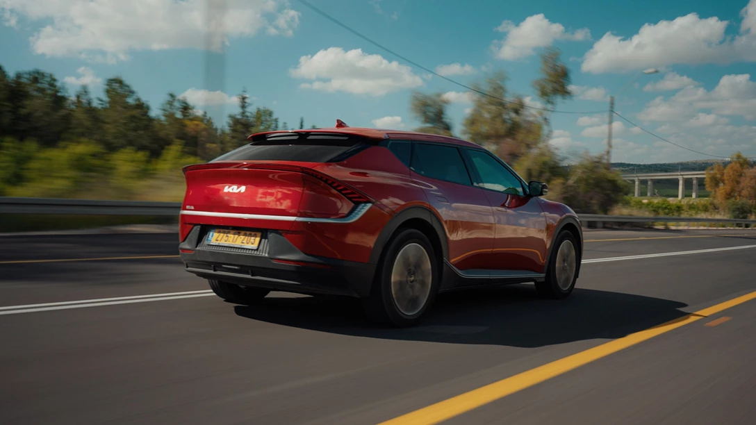 1681769-Hyundai IONIQ 5 vs Skoda Enyaq vs KIA EV6 vs TOYOTA BZ4X - 2023.01_44_57_01.Still187 copy.jpg