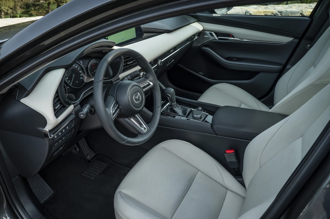 1612346-Mazda3_SDN_MachineGrey_Interior-4_hires.jpg