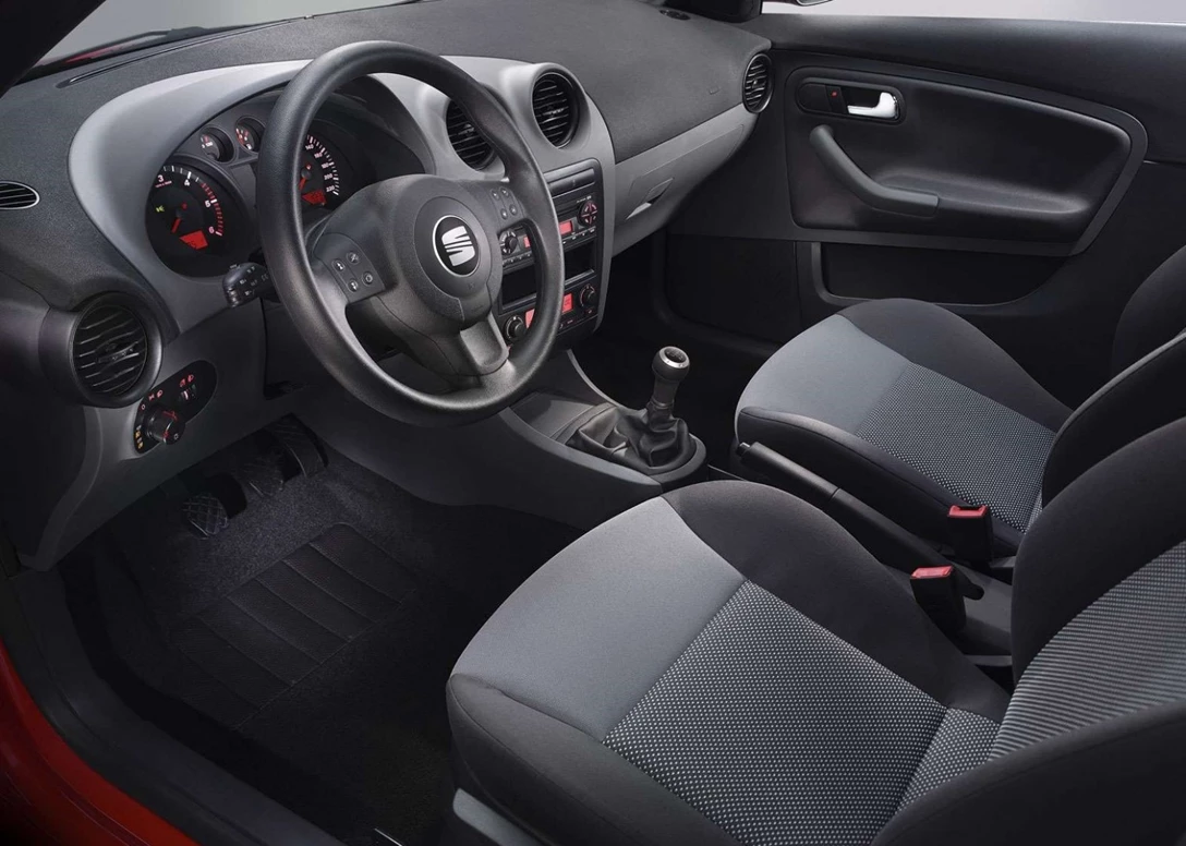 1600369-Seat-Ibiza-2002-1600-28.jpg