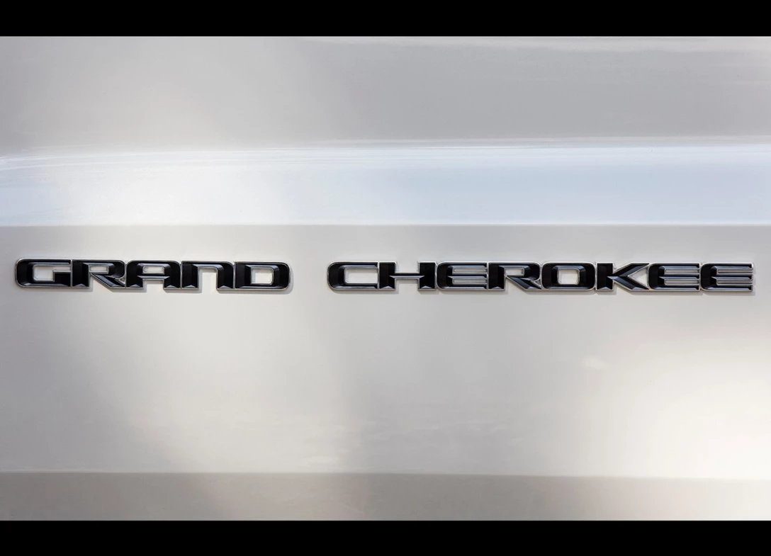 1658475-Jeep-Grand_Cherokee-2018-11.jpg