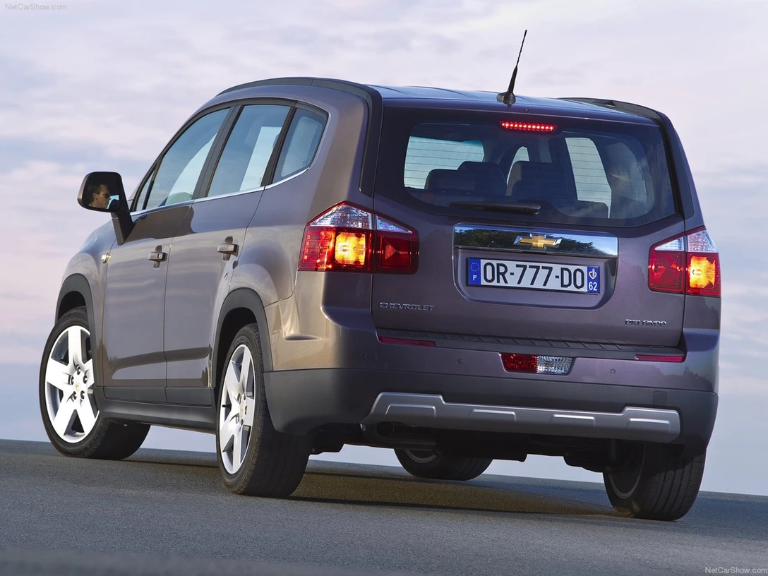 1588108-Chevrolet-Orlando 2.jpg