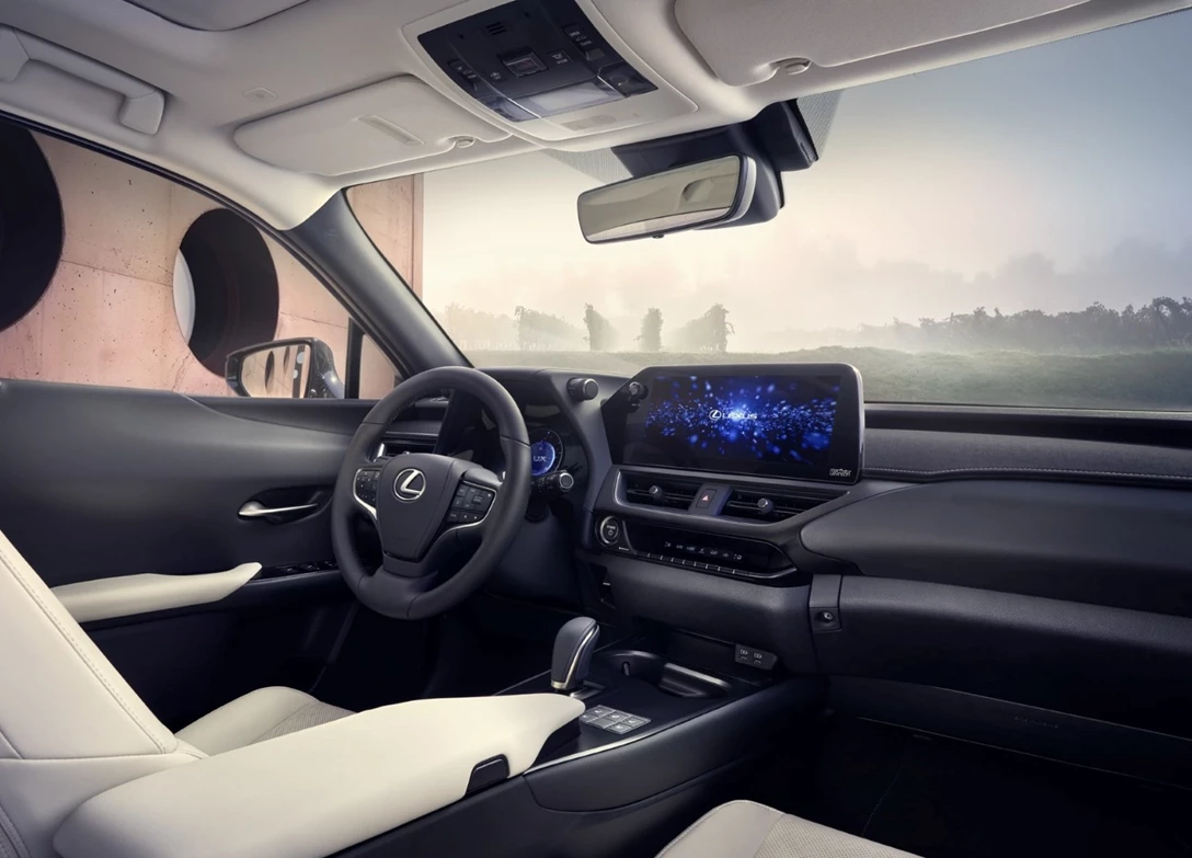 1686959-Lexus-UX_300e-2023-12.jpg