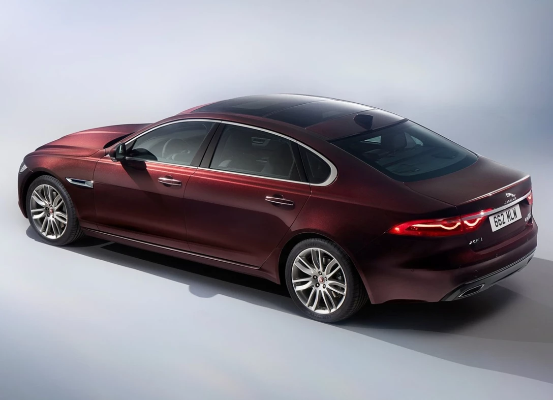 1671426-Jaguar-XFL-2019-03.jpg