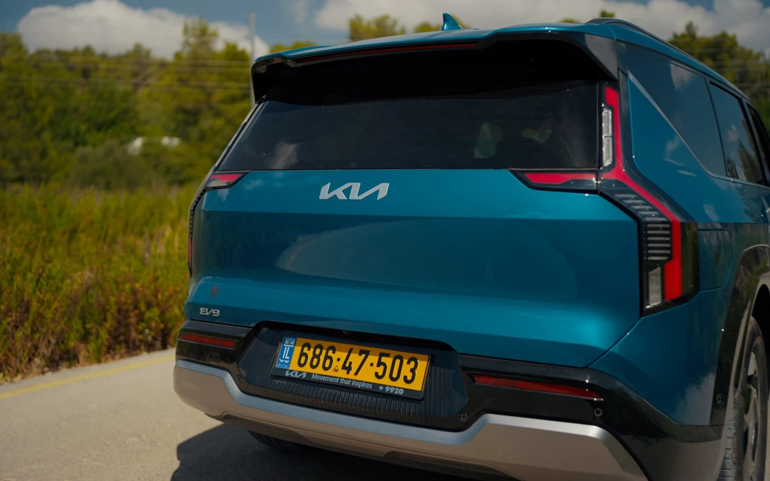 1698874-KIA EV9 2024.00_59_36_11.Still044-min.jpg