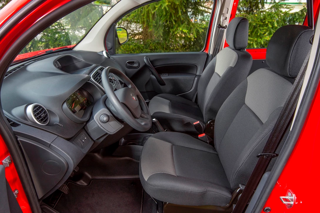 1616344-Nissan NV250 L1 Van - Red - Interior 4.jpg
