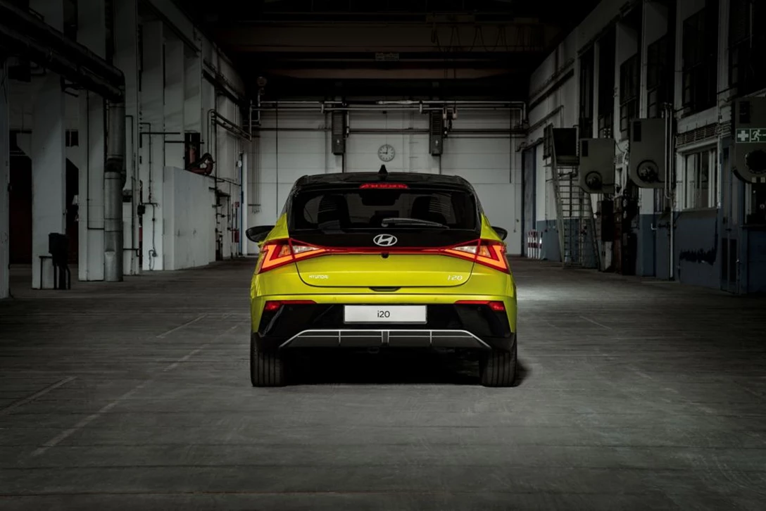 1690371-hyundai-new-i20-attracts-with-elegant-and-sporty-design-03_wid_1024.jpg
