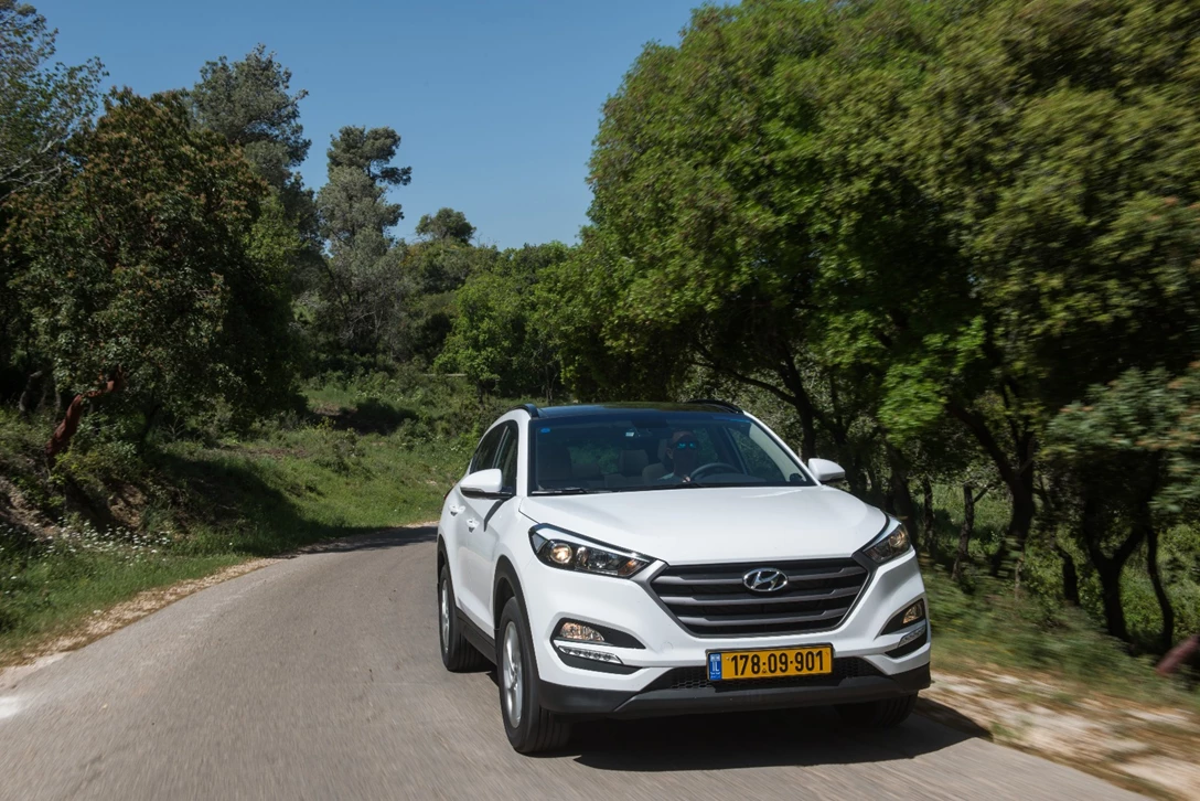 1594305-השוואתי פנאי - יונדאי טוסון מול מאזדה CX-5 מול פיגו 3008 מול קיה ספורטאז (34).jpg