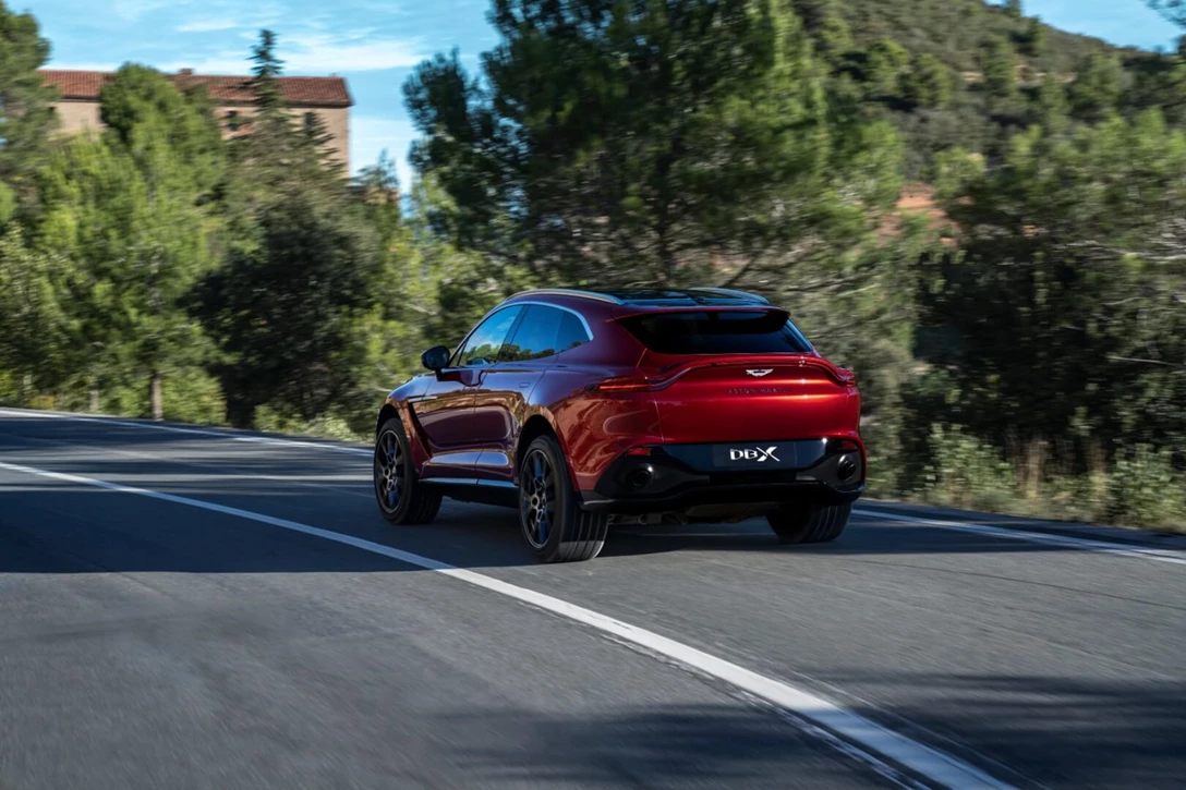 1625557-Aston Martin DBX_21.jpg