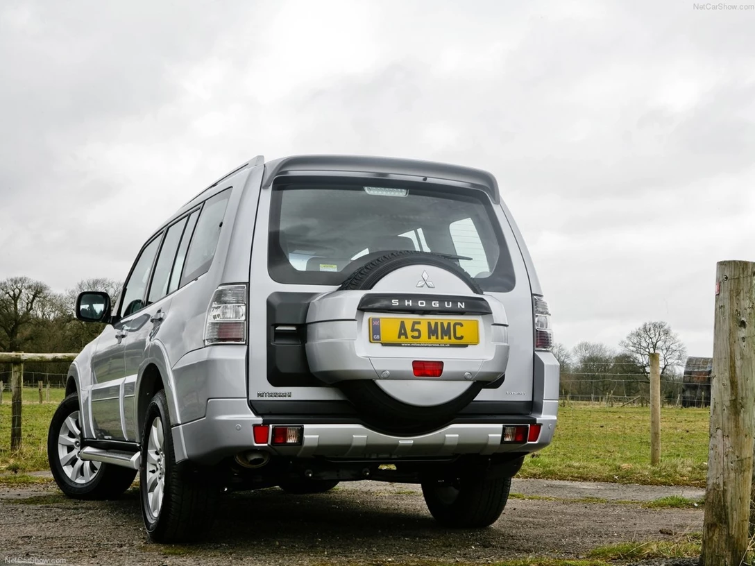 1658757-Mitsubishi-Shogun 2.jpg