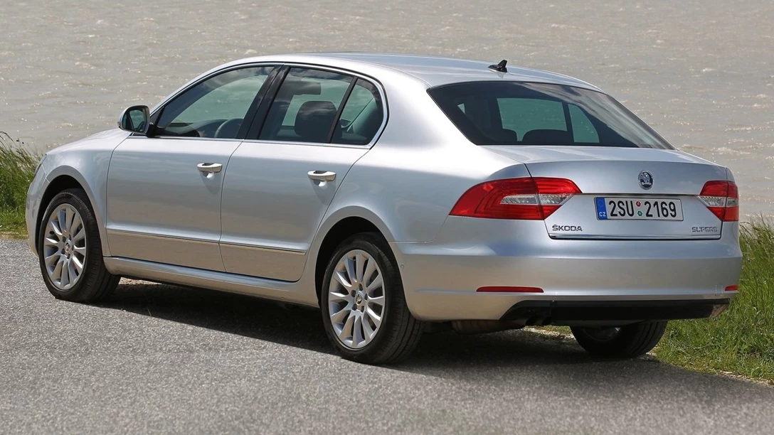 1680932-Skoda-Superb-2014-1280-0a.jpg