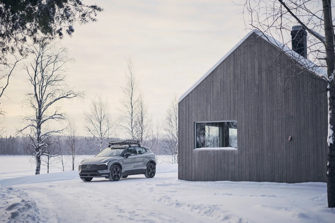 1706827-339594_Volvo_EX30_Cross_Country_with_Swedish_winter_cabin.jpg