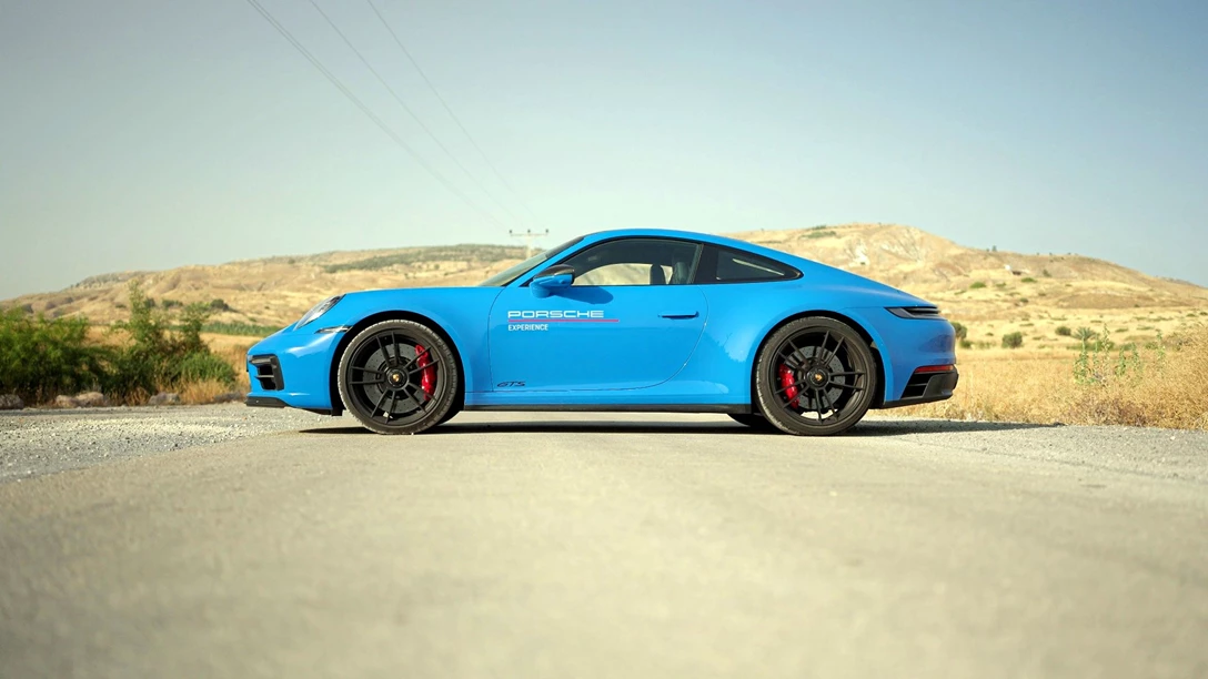 1675441-Porsche 992 GTS.02_03_47_21.Still011.jpg